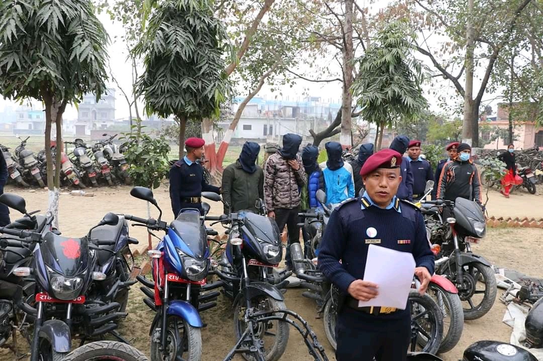 बाँके प्रहरी को सक्रियता मा मोटरसाइकिल चोरी गर्ने गिरोह पक्राउ